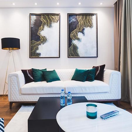 Majestic Apartment ยาโกดินา ภายนอก รูปภาพ