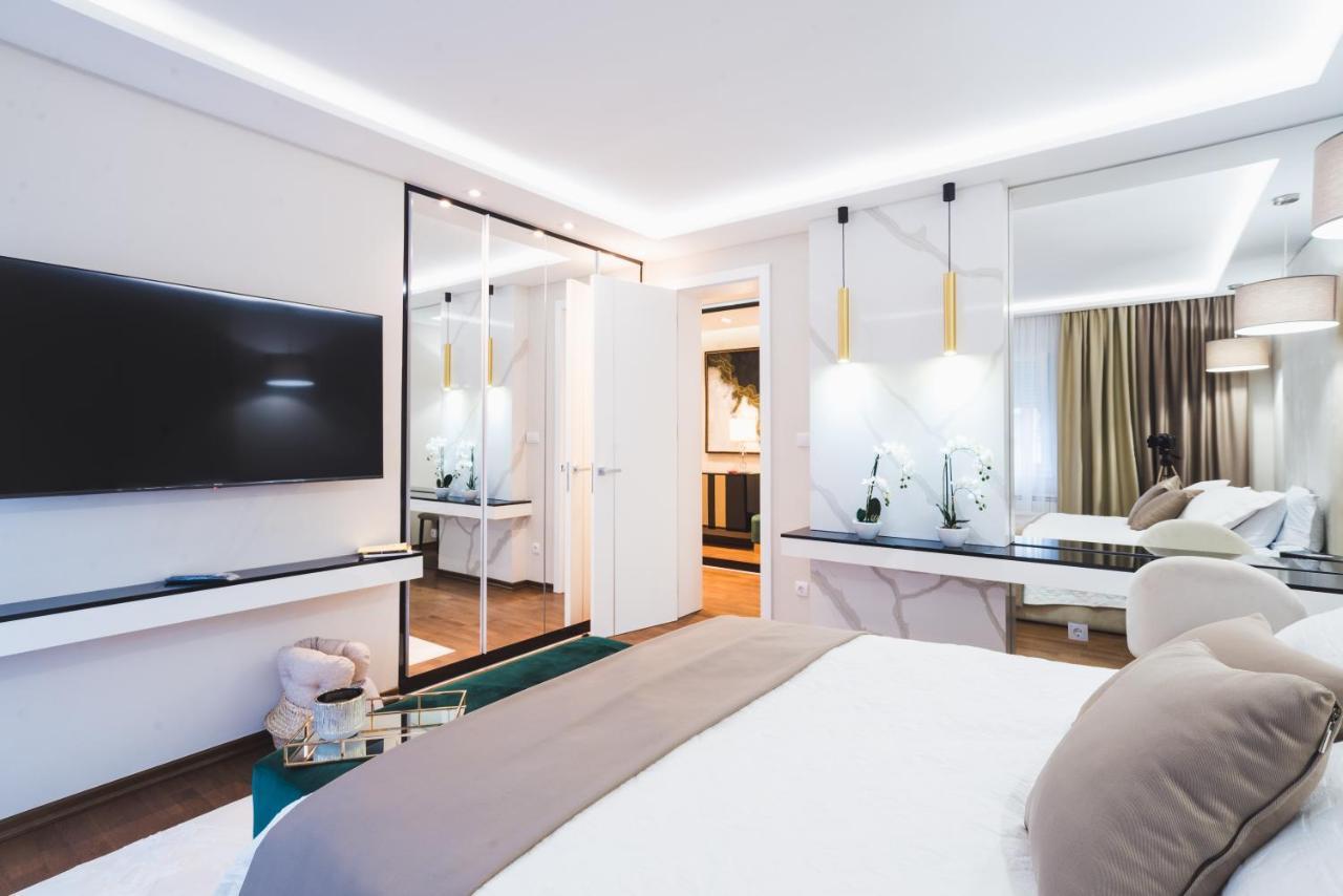 Majestic Apartment ยาโกดินา ภายนอก รูปภาพ