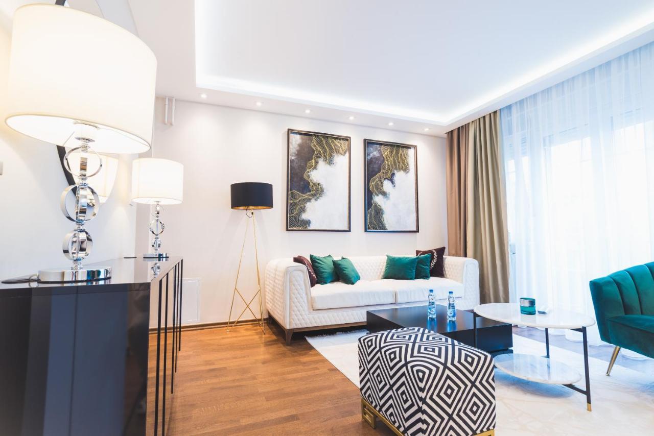 Majestic Apartment ยาโกดินา ภายนอก รูปภาพ