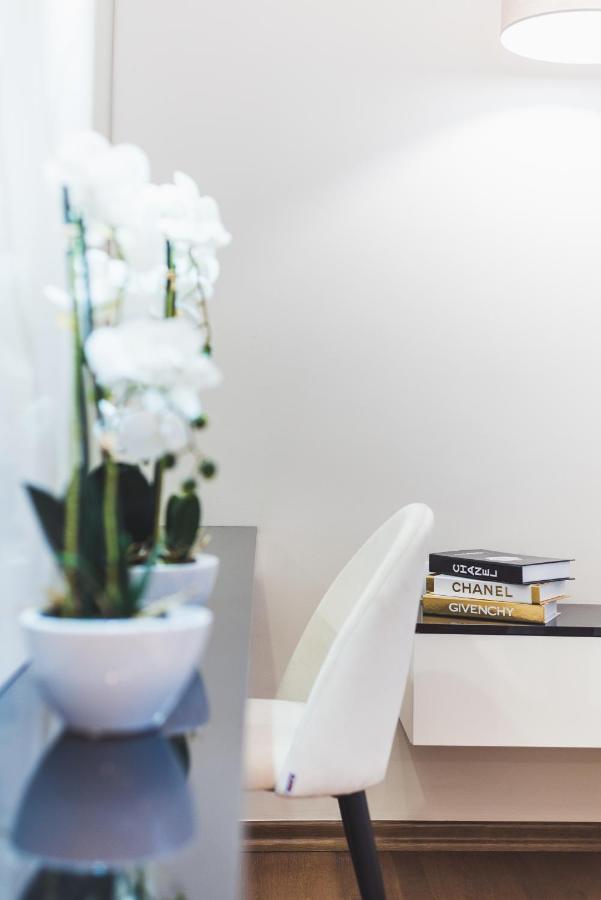 Majestic Apartment ยาโกดินา ภายนอก รูปภาพ