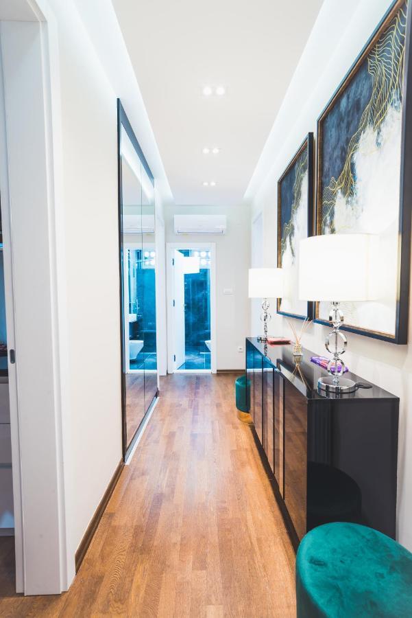 Majestic Apartment ยาโกดินา ภายนอก รูปภาพ