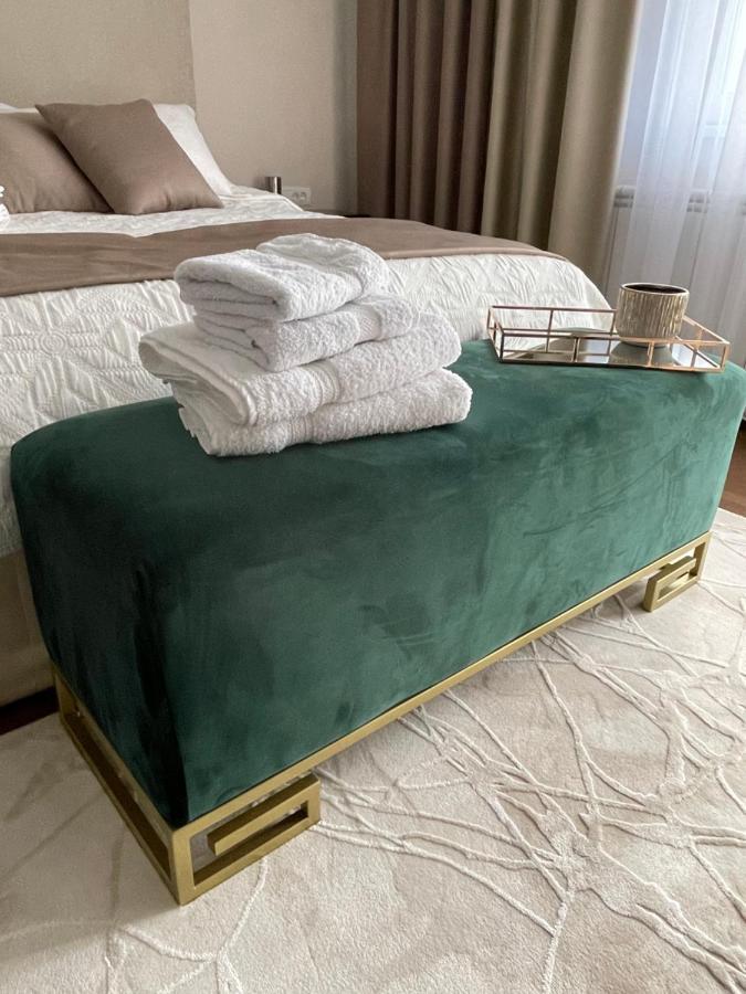 Majestic Apartment ยาโกดินา ภายนอก รูปภาพ